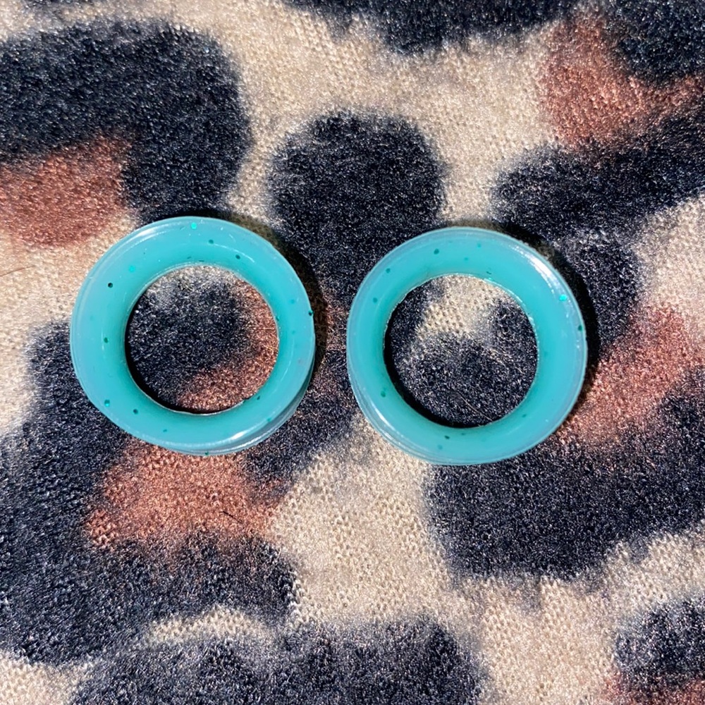 Glittery teal silicon gauges size 5/8